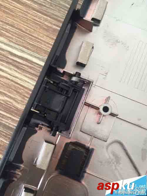 華碩K550筆記本怎么拆機換網卡扣? 華碩K550,筆記本拆機