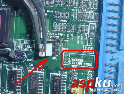 電腦初學指南:主板CMOS電池放電圖解教程 主板,CMOS,電池,放電