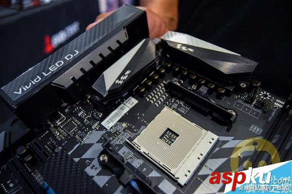 AMD Ryzen+映泰X370主板成功點亮 Ryzen加入液氮細節圖 AMD,Ryzen,映泰X370,主板,液氮