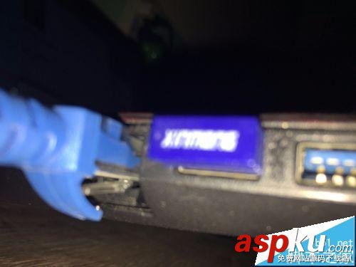 華碩K550筆記本怎么拆機換網卡扣? 華碩K550,筆記本拆機