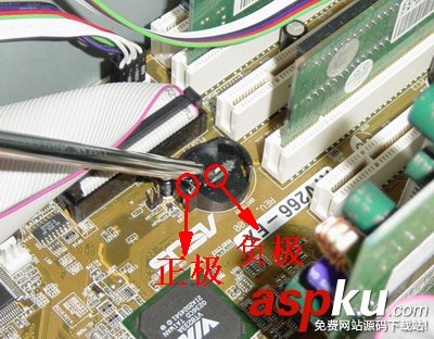 電腦初學指南:主板CMOS電池放電圖解教程 主板,CMOS,電池,放電