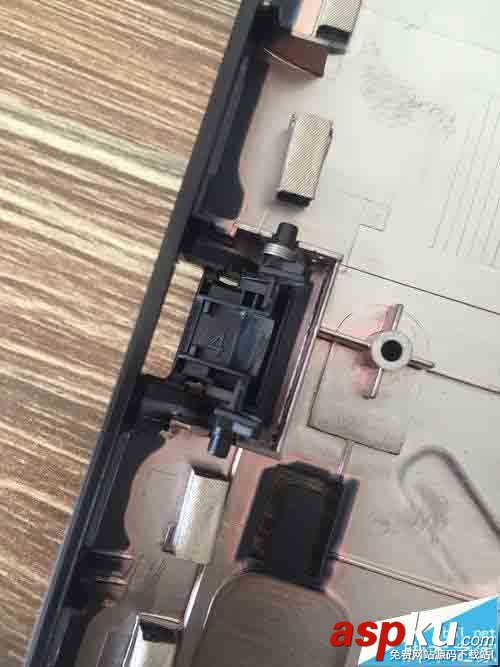 華碩K550筆記本怎么拆機換網卡扣? 華碩K550,筆記本拆機