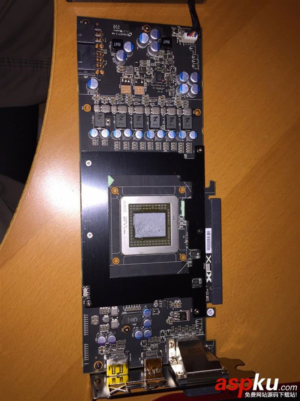 AMD R9 390X實卡/性能首曝 跑分10449分 AMD,R9,390X,實卡,性能,10449分