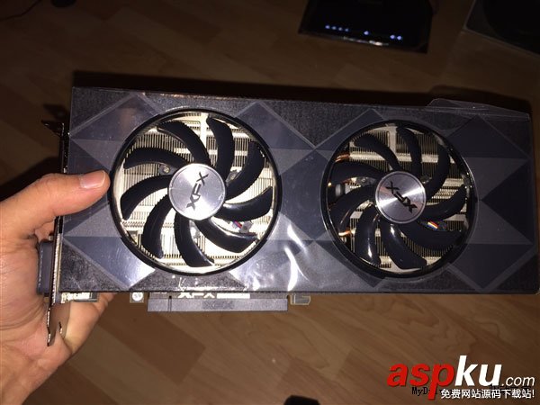 AMD R9 390X實卡/性能首曝 跑分10449分 AMD,R9,390X,實卡,性能,10449分