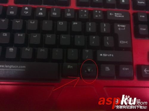 怎么才能讓三色變色鍵盤改變顏色呢? 三色鍵盤,變色