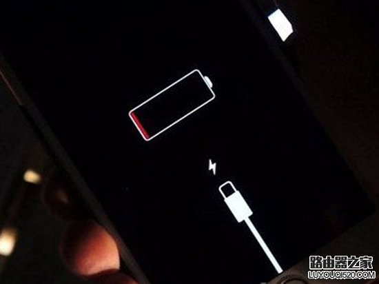 再陷入關機門!iPhone手機電量30%自動關機
