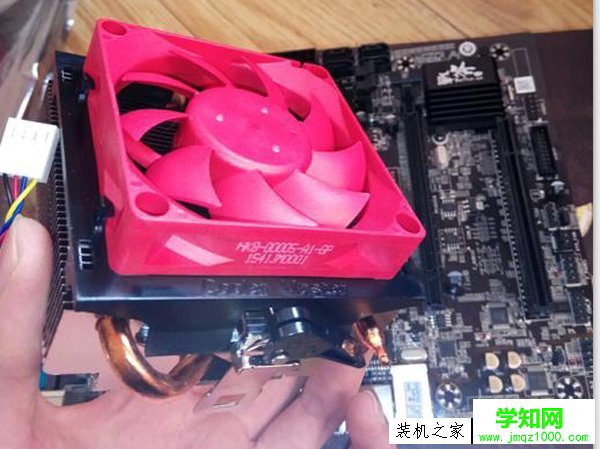AMD CPU及CPU散熱器的安裝方法 AMD的處理器與風扇安裝圖解教程