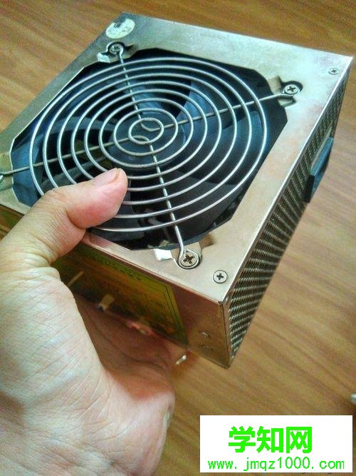 查看臺式電腦電源額定功率的方法 查看臺式電腦電源額定功率的方法