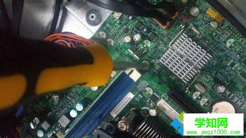 電腦開不了機(jī)風(fēng)扇在轉(zhuǎn)怎么辦