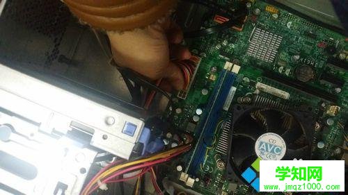 電腦開不了機(jī)風(fēng)扇在轉(zhuǎn)怎么辦