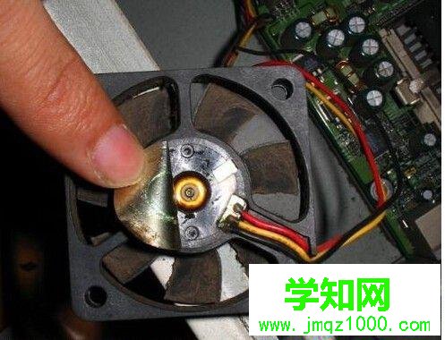 電腦開機(jī)cpu風(fēng)扇轉(zhuǎn)一下就停怎么辦
