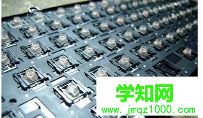 擰開螺絲打開鍵盤 擰開螺絲打開鍵盤