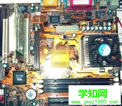 電腦開機(jī)cpu風(fēng)扇轉(zhuǎn)一下就停怎么辦