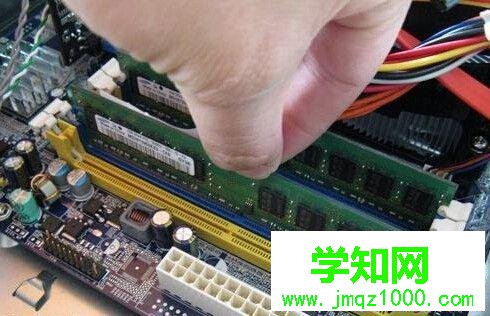 電腦開機(jī)cpu風(fēng)扇轉(zhuǎn)一下就停怎么辦