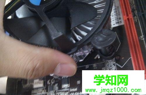 cpu風扇接口怎么接？給電腦安裝cpu風扇的方法