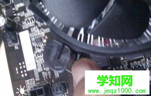 cpu風扇接口怎么接？給電腦安裝cpu風扇的方法