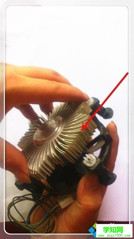 電腦主機箱聲音突然很大如何解決