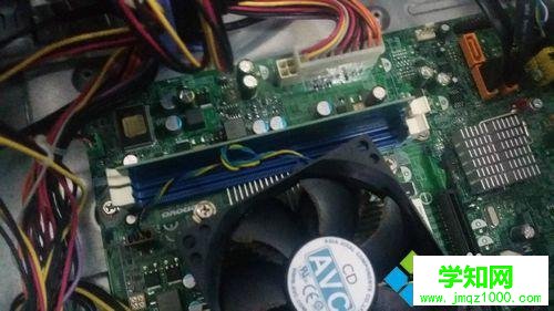 電腦開不了機(jī)風(fēng)扇在轉(zhuǎn)怎么辦