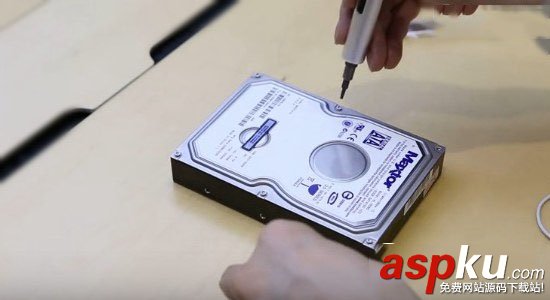 機械硬盤怎么拆開?臺式機3.5英寸機械硬盤拆卸方法圖文教程 機械硬盤,3.5英寸硬盤,機械硬盤螺絲怎么拆,機械硬盤硬盤拆解
