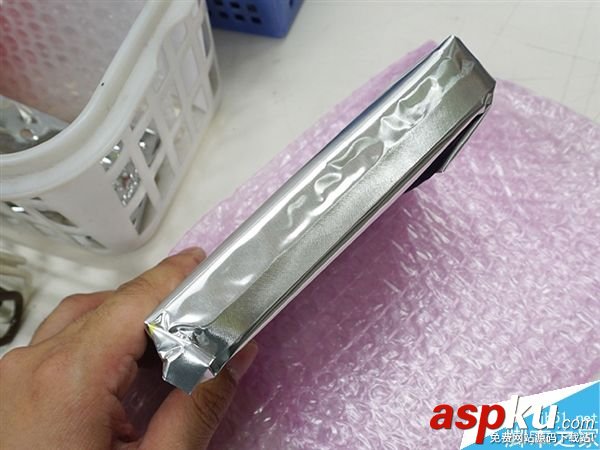 西數(shù)6TB黑盤(pán)升級(jí)版悄然上市:更快更省電 西數(shù),6TB,黑盤(pán)
