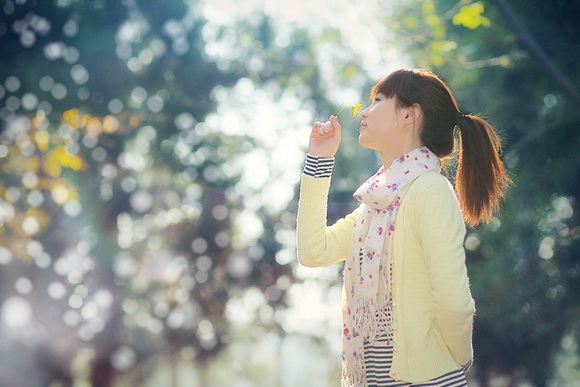 用Photoshop美化氣質美女外景照片