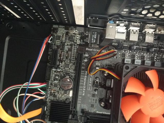 自己怎么組裝電腦?新手組裝電腦的方法