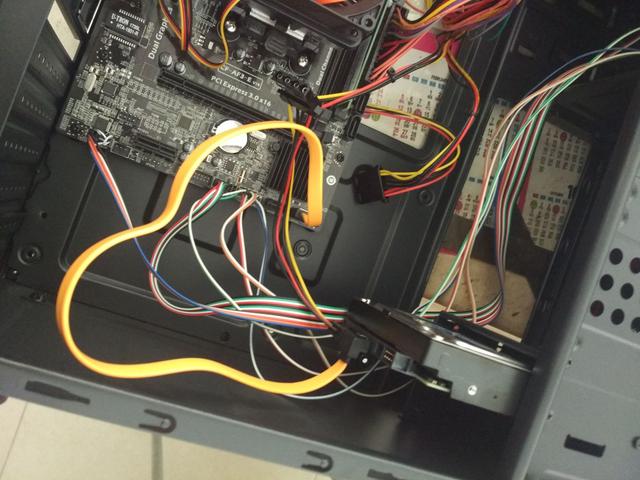 自己怎么組裝電腦?新手組裝電腦的方法