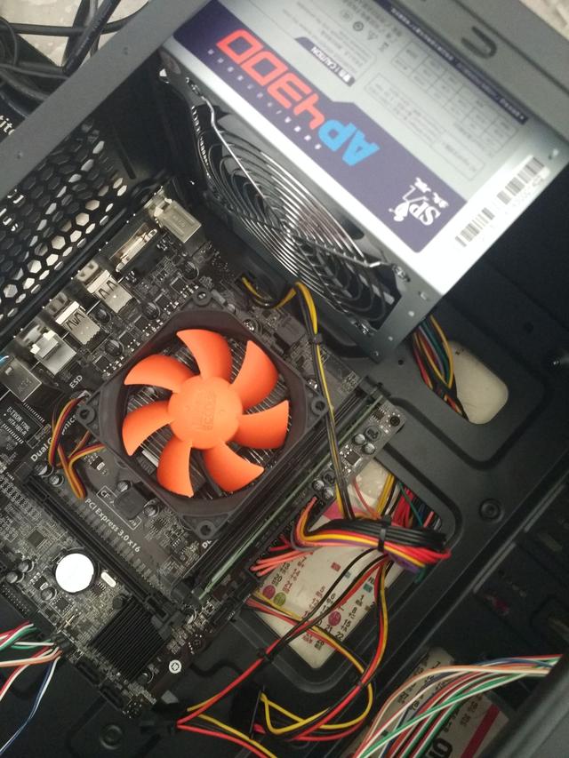 自己怎么組裝電腦?新手組裝電腦的方法