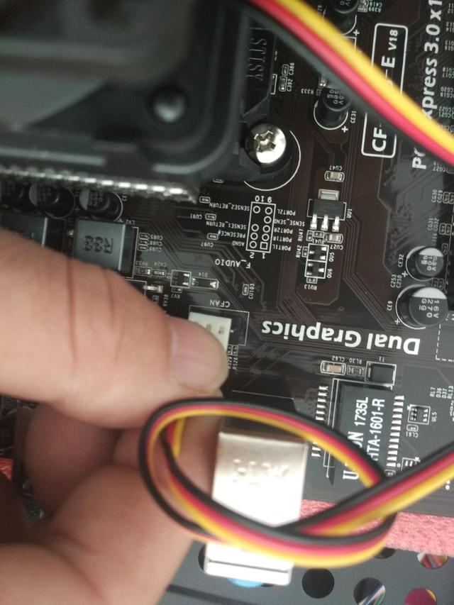 自己怎么組裝電腦?新手組裝電腦的方法