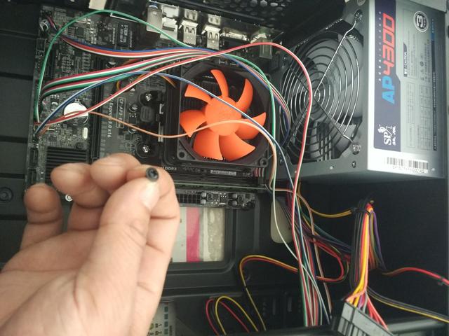 自己怎么組裝電腦?新手組裝電腦的方法