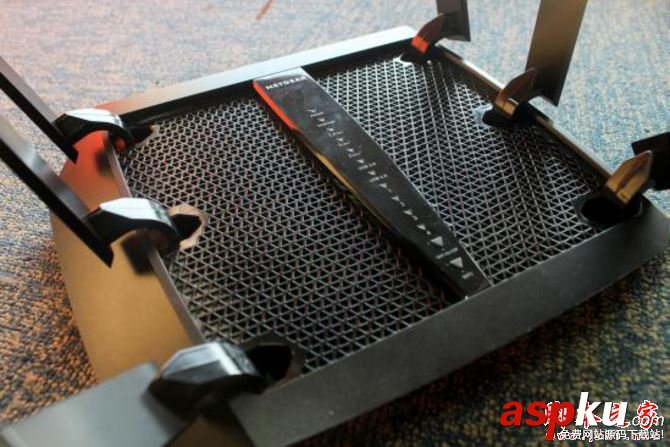 NETGEAR R8000與Linksys EA8300哪個好?網件R8000/Linksys EA8300對比評測 NETGEAR,網件R8000,Linksys,EA8300,網件R8000評測