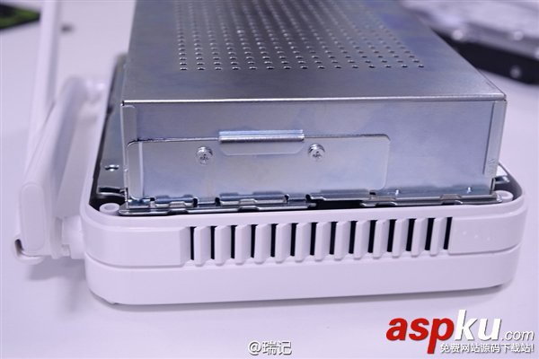 新一代小米路由器換硬盤圖文教程：容量暴增兩倍