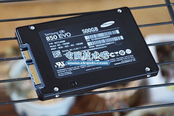 三星850 EVO背面外觀 三星850 EVO背面外觀