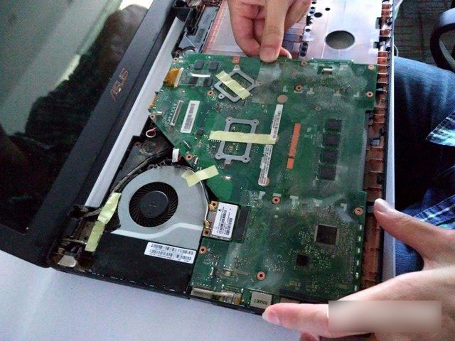 華碩X550C怎么拆機 華碩X550C清理灰塵與升級SSD教程