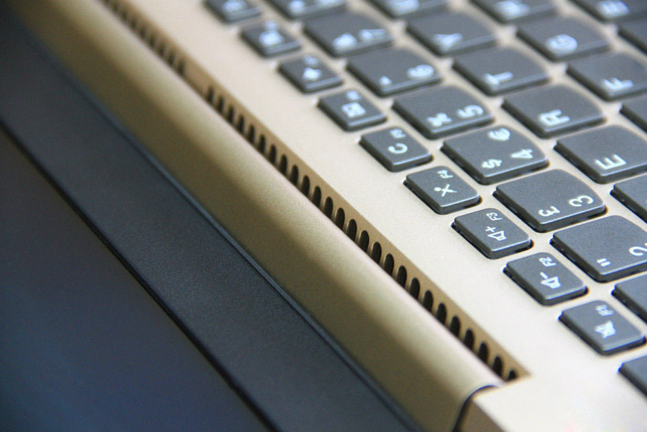 輕薄!有型!窄邊框!聯(lián)想小新潮7000-13圖賞