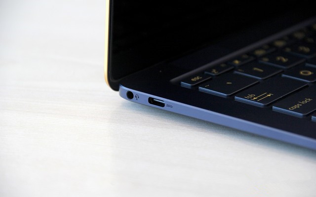 華碩靈耀3 Deluxe 