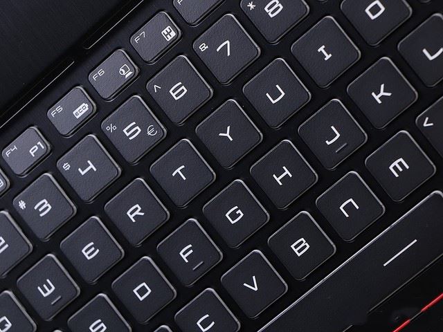 RGB鍵盤GTX1070顯卡 微星GE63VR評測