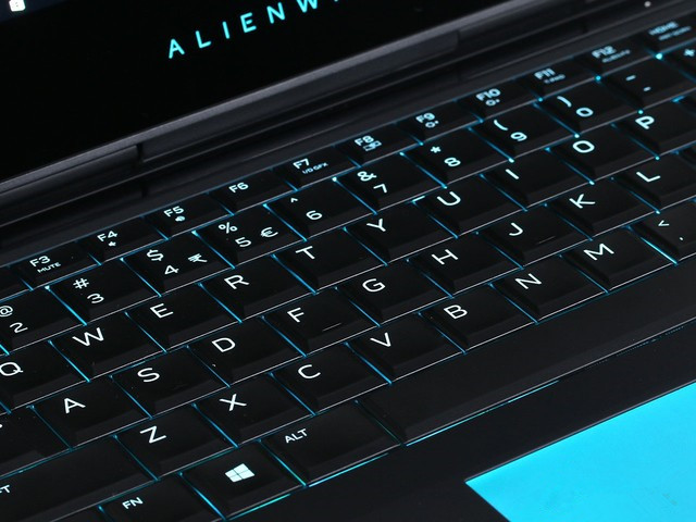 用過OLED回不去了 Alienware 13 R3評測 