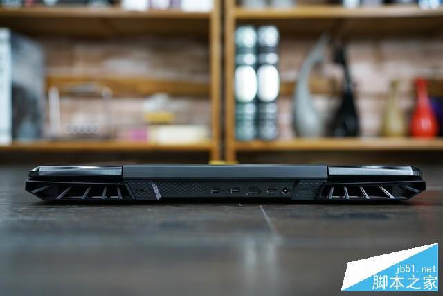 黑色機甲全能電競 機械革命深海泰坦X8Ti評測 