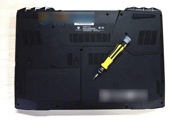 機(jī)械師F117怎么升級(jí)內(nèi)存硬盤(pán)？機(jī)械師F117筆記本增加內(nèi)存與硬盤(pán)方法