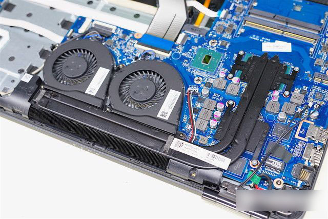 惠普暗影精靈II筆記本內存與散熱器拆解
