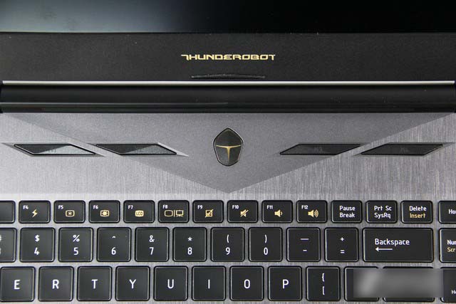 夢幻般的游戲本 雷神911 Traga-T6c評測