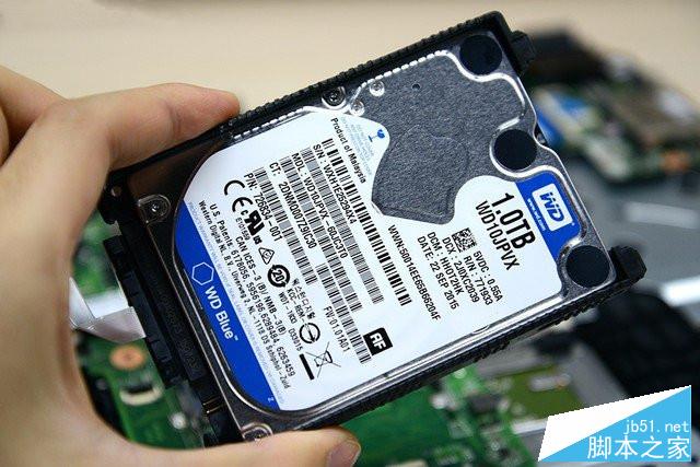 惠普WASD暗影精靈拆電池、內存、硬盤