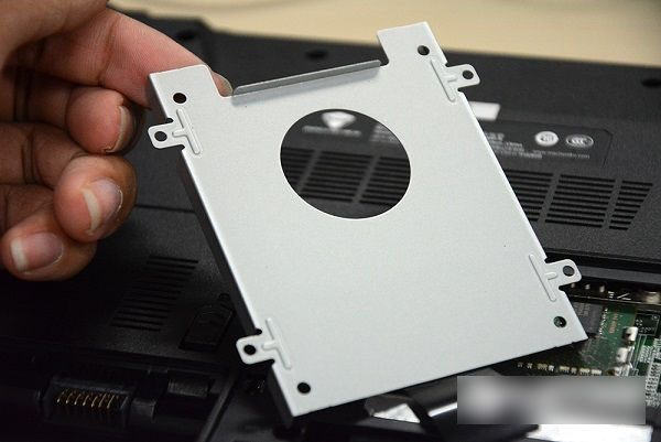 機(jī)械師F117怎么升級(jí)內(nèi)存硬盤(pán)？機(jī)械師F117筆記本增加內(nèi)存與硬盤(pán)方法