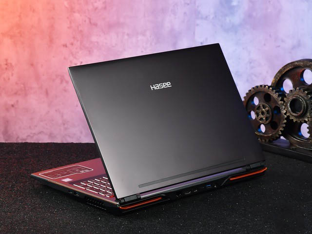 4K OLED加持性價比無敵 神舟戰神Z7-CT7Pro評測