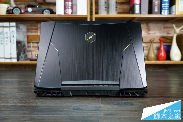 黑色機甲全能電競 機械革命深海泰坦X8Ti評測 