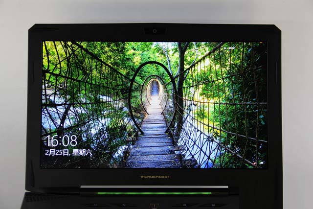 夢幻般的游戲本 雷神911 Traga-T6c評測