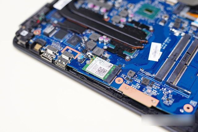 惠普暗影精靈II筆記本內存與散熱器拆解