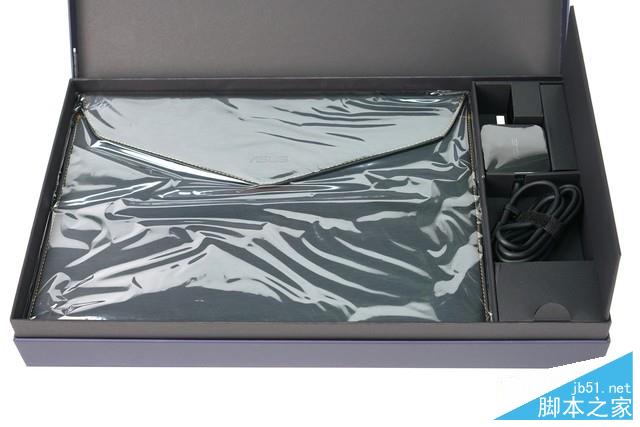 深藍與亮金創造華貴美感 華碩靈耀360評測