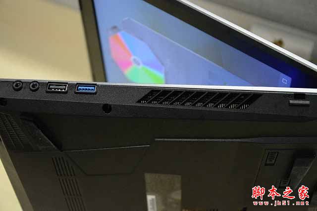 雷神ST-Plus游戲本值得買嗎?雷神ST-Plus游戲本開箱評測圖賞